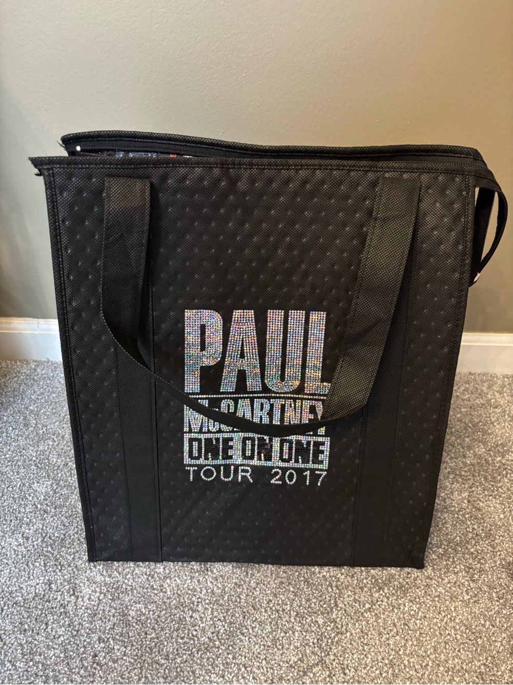 UNUSED Paul McCartney One On One Tour 2017 Insulated Zippered Bag The Beatles